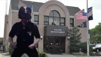 Todo Policial be like: