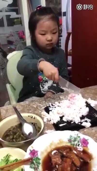 To cut a hollow cake.