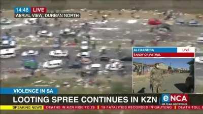 Mass looting of warehouses in North Durban