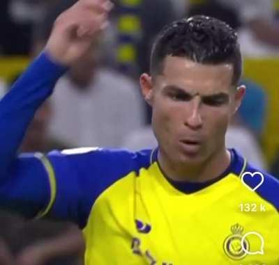 Sue about to score a banger from the halfway before getting out jerked by referee (45+3)