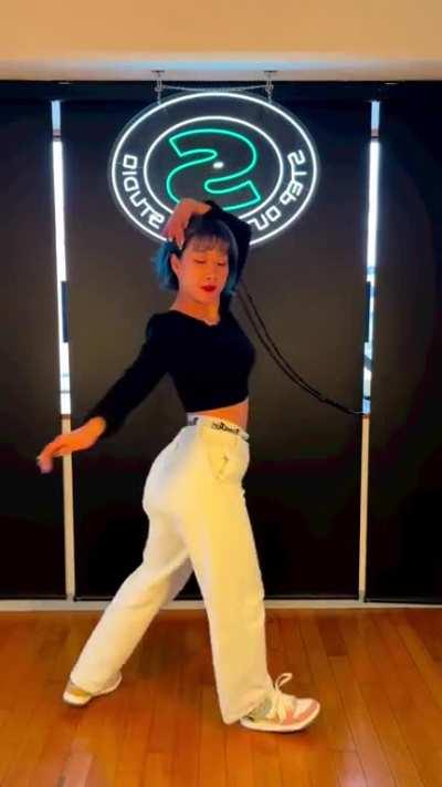 230121 Banghana Instagram Update - Hana (Momo's sister) dance cover to Twice's 