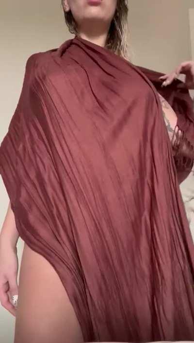 Let's unwrap my curvy natural body