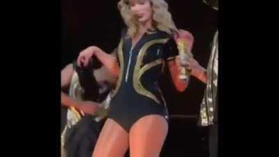 Taylor Swift body