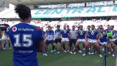 Warriors players perform a Haka after Adam Blair's final NRL game