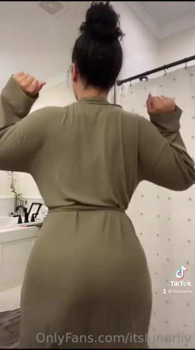 The sound of ass clapping in the morning 