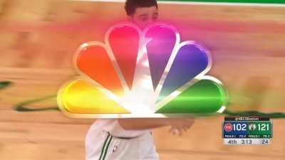 [Highlight] Isaiah Stewart has to push Tatum in the stomach mid-air to avoid getting Boomed On™