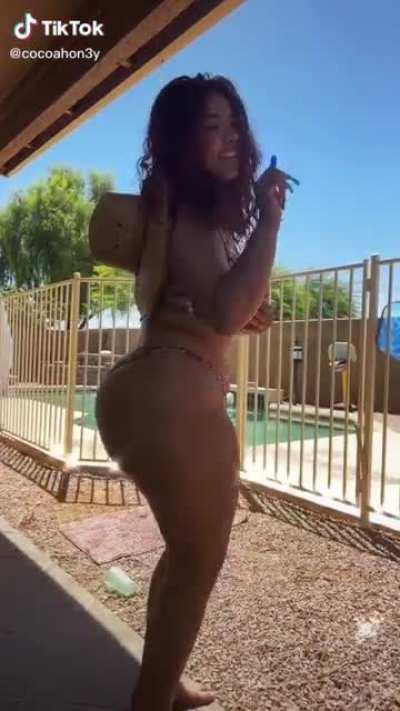 This gotta be her best TikTok 😫😭😍🍑