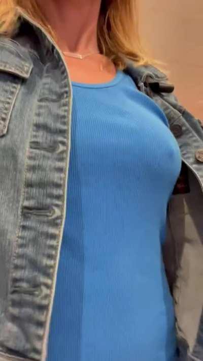 Made sure there was a security camera in my aisle😜