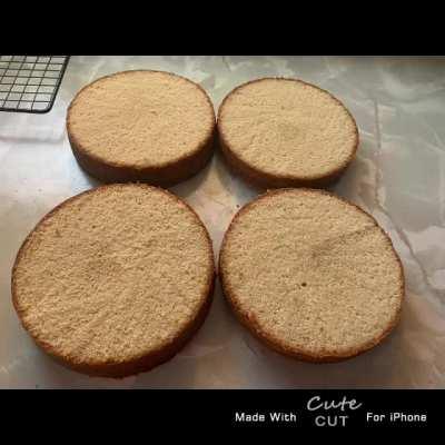 Xbox themed cake with a rice crispy control pad 🎮