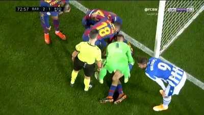 Pedri's last ditch tackle but collides with the post!