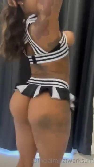 Cheerleader Twerksum 1