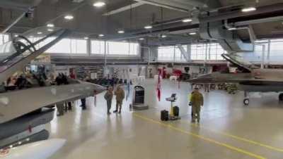 Señores, F-16 Fighting Falcon AR.