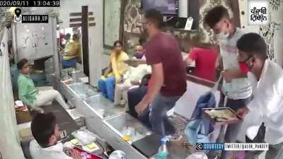 Men walks into a Jewellery store in Masks, sanitise hands, Rob it