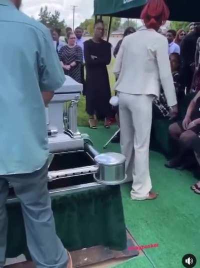 To Twerk on Funeral