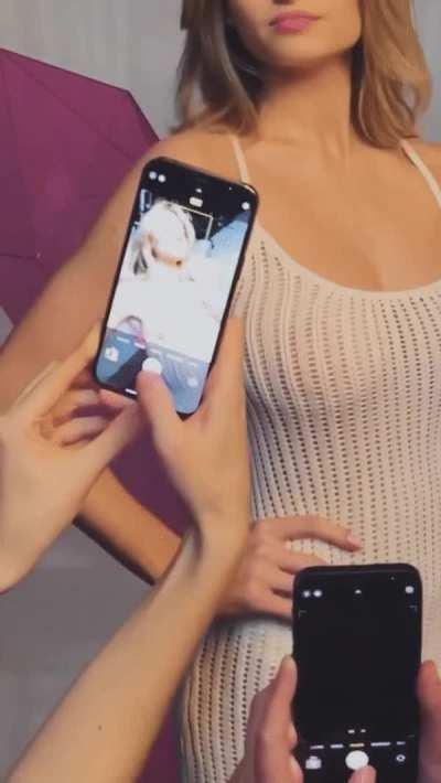 Leni Klum's massive titties are the center of attention