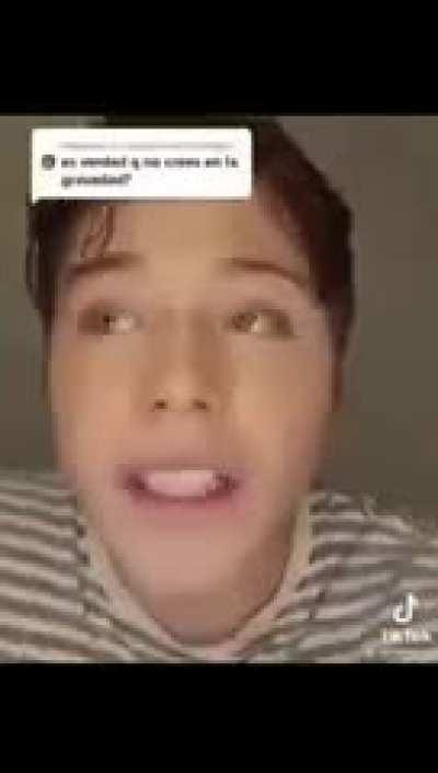 como que einstein invento la teoria de la gravedad, fue nicolas tesla bruh 🙄🙄🙄