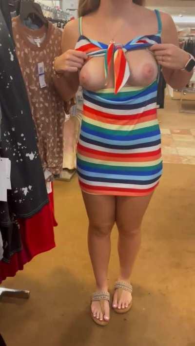 This dress was made for pulling them out 🤗😊