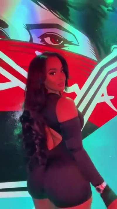 Well damn....🍑🖤