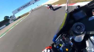 MotoGP chuse bondhas evaraina unte cheppandi how well did you like this shoulder cam no commentary just pure raw sound and the dashboard...... On board with suzuki man Alex runs #42