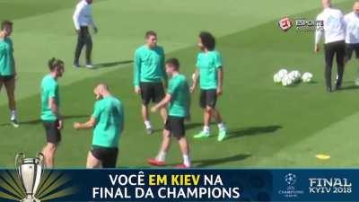 Marcelo skills are nothing but black magic + Brazilian flair