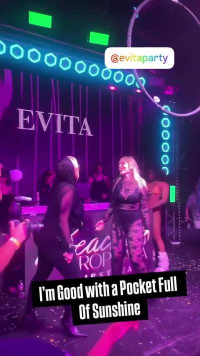 Natasha Bedingfield gets pulled up on stage by Bebe Rexha (Evita Party 05.09.2025)
