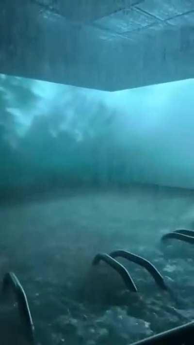 SPA комната стилизованная под шторм