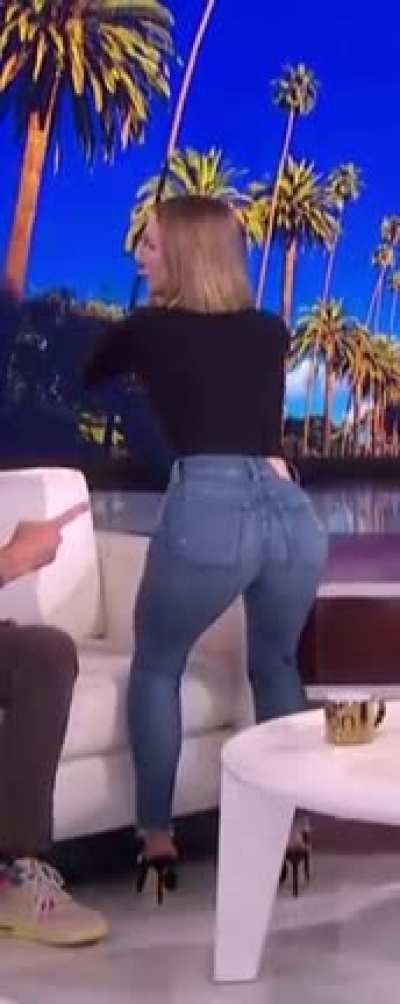 Kristen Bell has one fat ass for a skinny girl