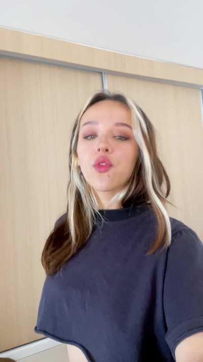 Wanna be with a 19 y/o Latina like me?