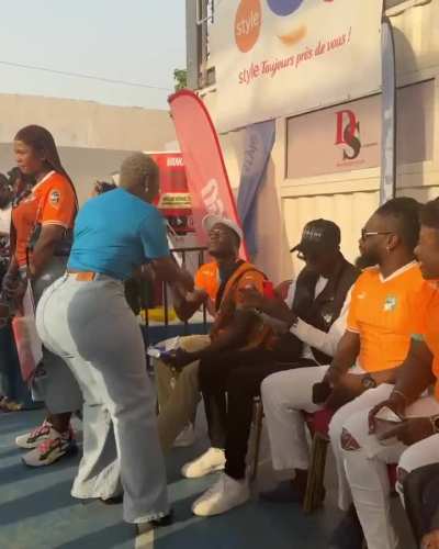 the guest of honor is packing 🥵