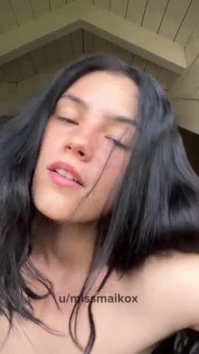 Hi, I just wanted to tell you that I love the wind in my hair, especially in summer! have a nice Sunday😁✨