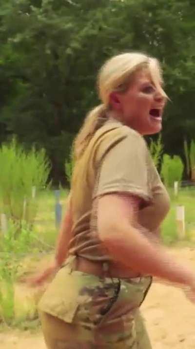 Lauren Alaina (Inside the Base) - Mobile/Vertical