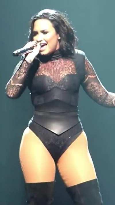 Demi Lovato (Live at The TD Garden, Boston) - Mobile/Vertical