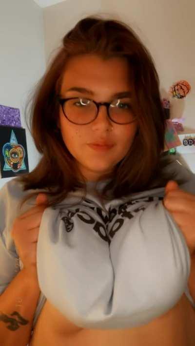 Soft mom boobs are good at hiding 🙈