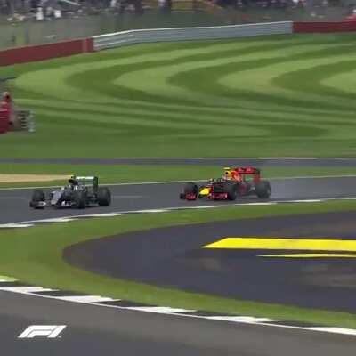 Classic Overtake: Verstappen passes Rosberg at Becketts - Great Britain 2016