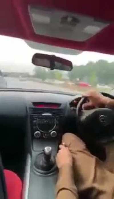 Idiot drifting in middle of traffic