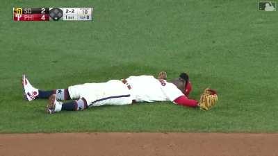 [Highlight] Didi Gregorious makes a fantastic diving catch to rob Profar of a potential extra base hit