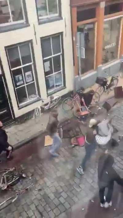 From street brawl to chair war real quick