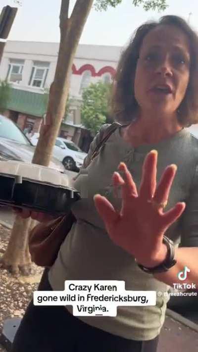 Karen didn’t like their outfits 😅🤣