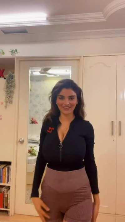 God I love busty Indians...