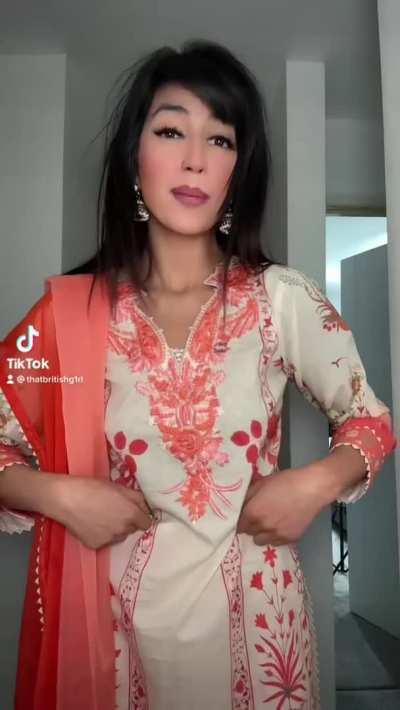 At least my dupatta stayed 😳