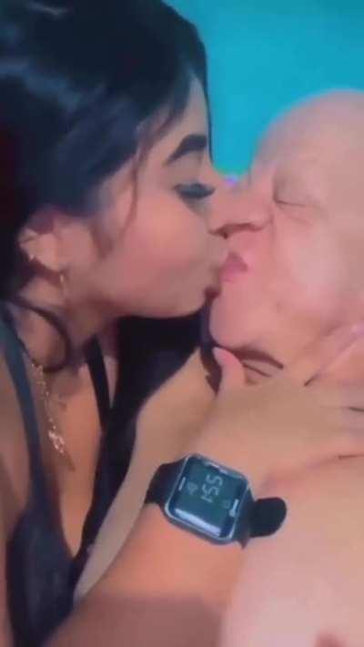 NOW HOW TF OLD NIGGA BABY PULLING MORE THAN ME 😭