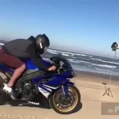 WCGW - Racing bikes on the beach