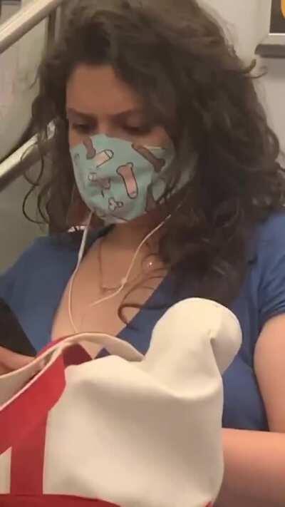 Wear a mask on public transport - stay safe!