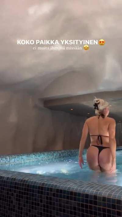 Something about Erna in her little black bikini