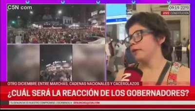 C5N entrevista a una chica con flequillo en la estación de trenes de Constitución y no le sale como esperaba