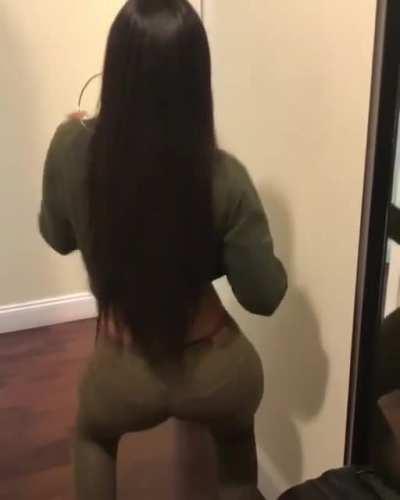 She knows how to move her hips