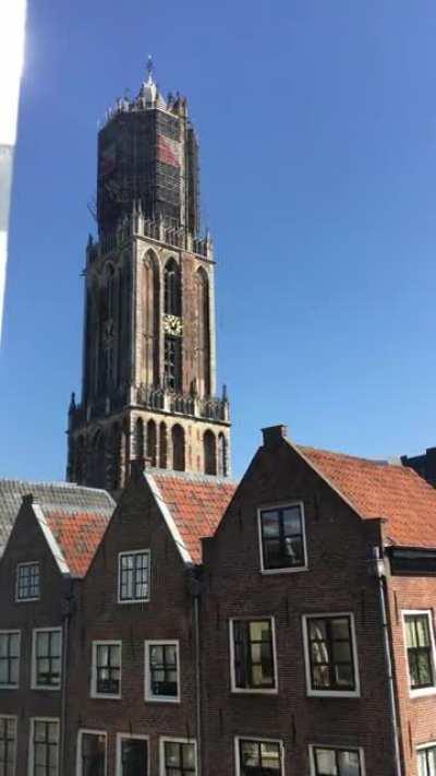 В церкви играют Avicii