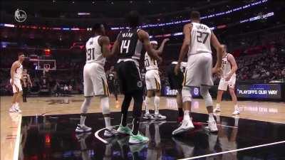 [Highlight] Clarkson flagrant foul on Zubac