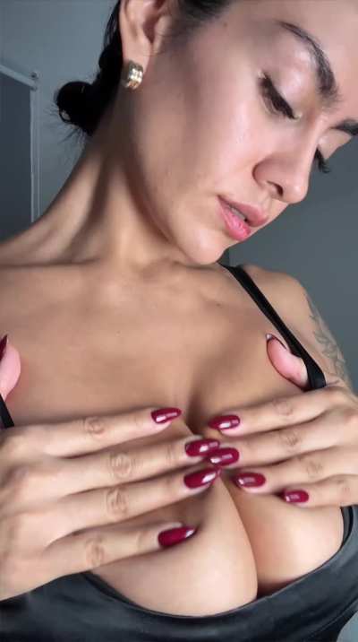 Is an 93s MILF attractive…