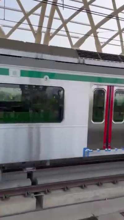 Test-run of Dhaka Metro at Uttara Central station, this time at the speed of 100km/h. The Line 6 will start its commercial operation in December in 2022. (Video was taken in November 2021)